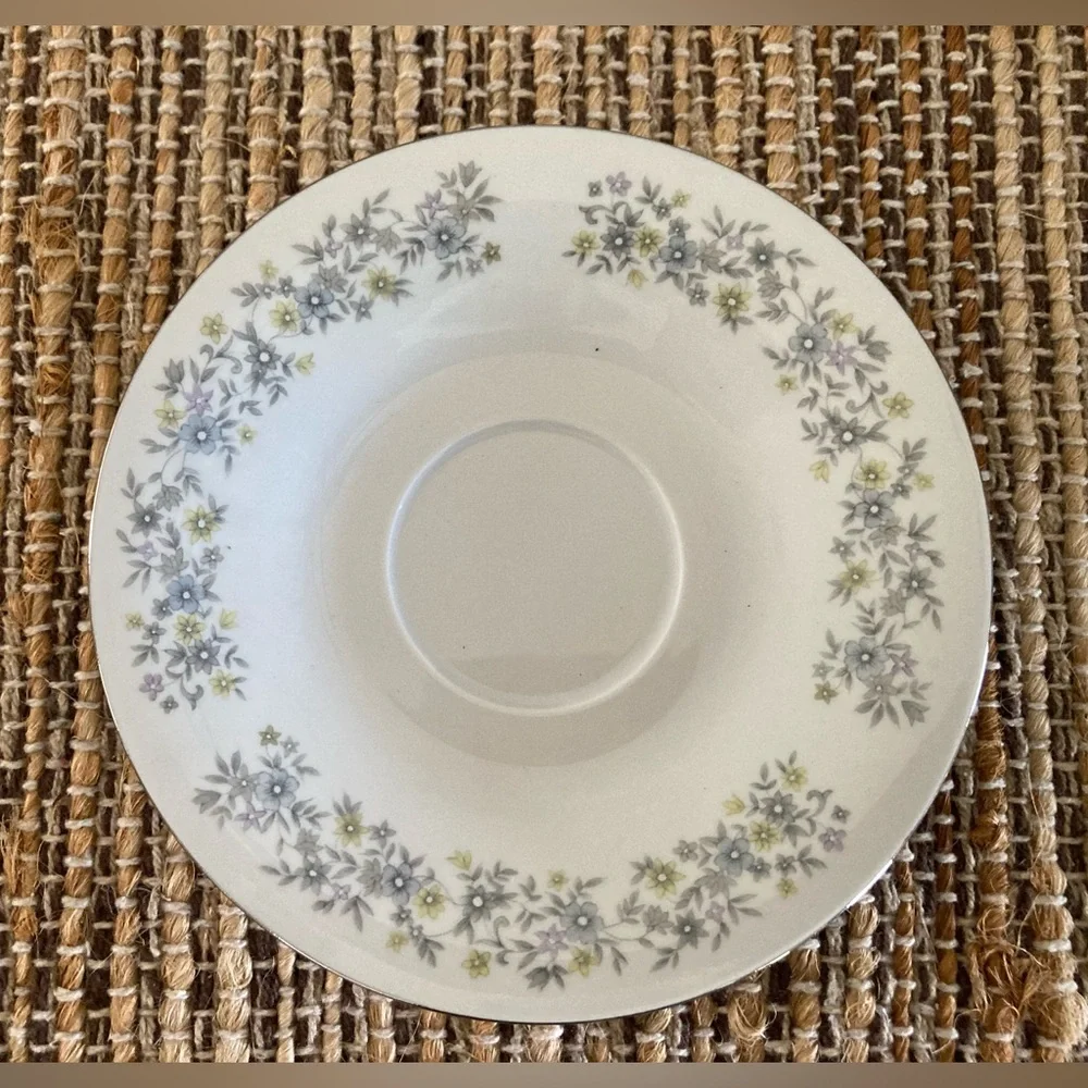 Dynasty 1005 Fine China 5 Piece set